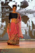 Lucky Morani at Manish malhotra show for save n empower the girl child cause by lilavati hospital in Mumbai on 5th Feb 2014